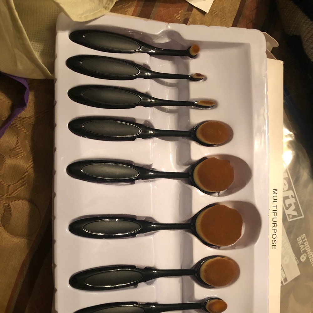 Makeup brushes